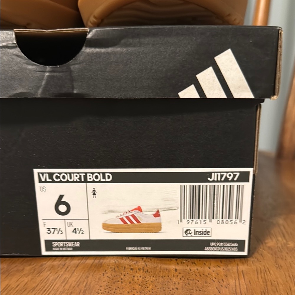 Adidas White and Red Sneakers - Picture 2 of 10